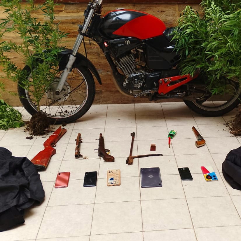 Megaoperativo en La Paz: cuatro detenidos, armas, drogas y más de $800 mil en una causa por intento de homicidio